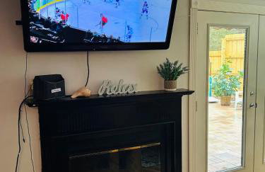 Cozy Comfy Beach Cottage w Hot Tub - Photo 8