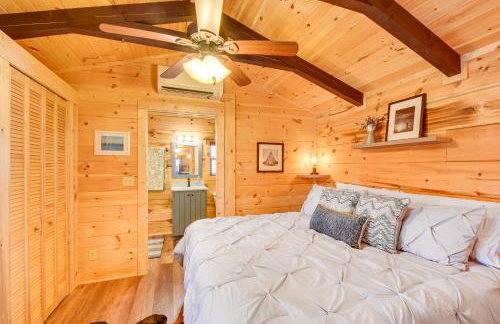 Waterfront Seneca Cabin about 4 Mi to Boat Launch! - Foto 17