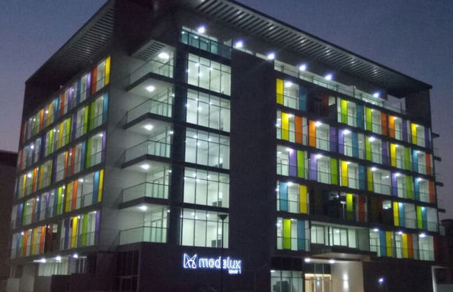 Unique And Stylish Furnished Studio With Pool - Photo 10