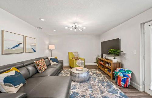 Oversized 4bed + Converted Bedroom, HEATED Pool + Hot Tub - Photo 31