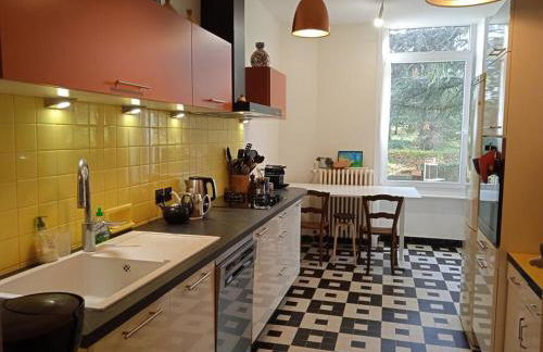 Maison calme avec piscine entourée de son parc - Foto 9