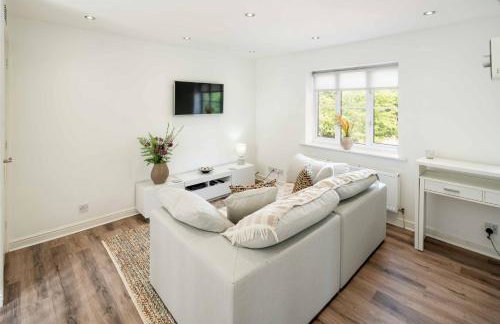 Loughton Hideaway: Cozy 1BD Near Tube & Nature - Foto 1