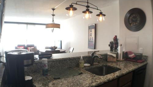 Brooks Tower Downtown Denver Furnished Apartment - Foto 5