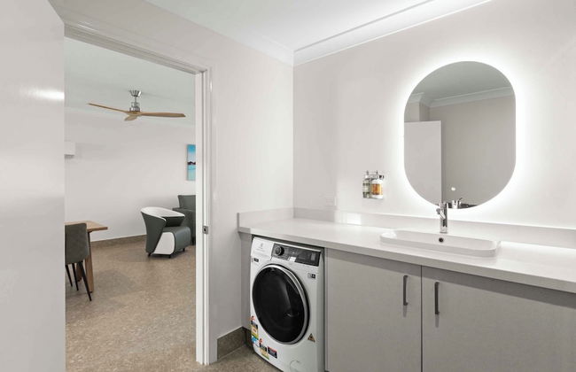 Moonlight Bay Suites - Photo 49