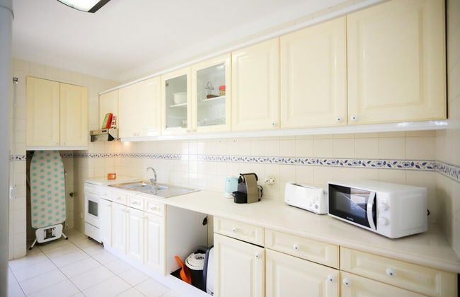 Sea View Apartment by Rent4all - Photo 17