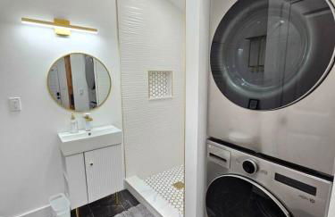 Comfy Tiny Home WP Large Private Deck Queen bed - Foto 6