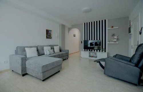 AriCentro - Casa Vacacional de 3 dormitorios cerca del aeropuerto - Foto 1