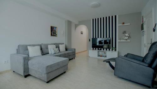 AriCentro - Casa Vacacional de 3 dormitorios cerca del aeropuerto - Foto 1