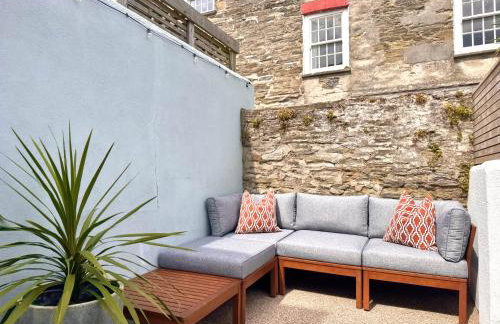 Palms 1 Log Burner Private Courtyard Parking Central Newquay - Photo 2