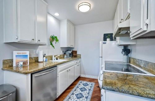 90 Walk Score - Steps to Beach & Dining - Reserved Parking - Photo 13