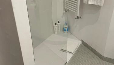 Modern sunny apartment in residental area - Foto 2, Shower