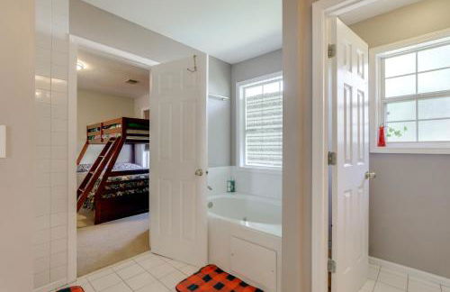 4 Mi to Chattahoochee River Family Home with Yard! - Foto 19