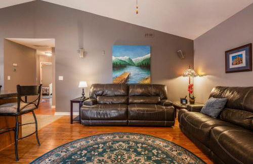 Hot Tub Hideaway 3 BR - Foto 3