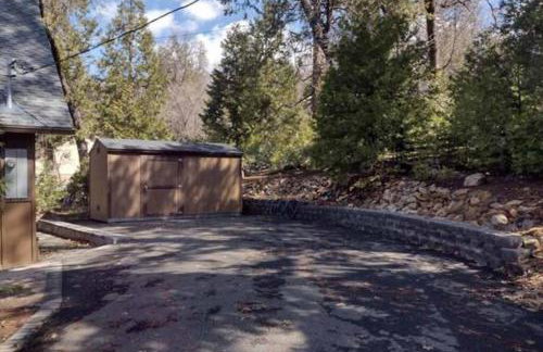 Sequoia Retreat- Spacious Cabin, Hot tub, & Sundeck - Foto 6