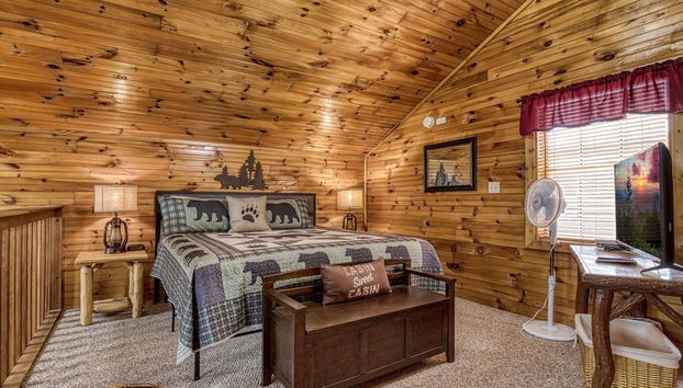 Er18 - The Lazy Bear View Great Location - Close To Town! 1 Bedroom Cabin by RedAwning - Foto 2, Habitación