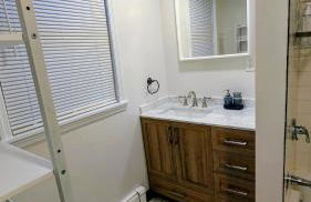Charming 3BR near Boston, Airport and Beach with parking - Foto 23