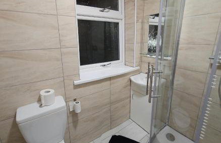 Glebe House - 2 Bedroom Luxury House that sleeps 6, with Free Private Parking, Easy Access to City Centre, and Near the Motorway - Photo 35