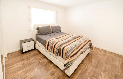 Cozy Stylish 1-Bedroom In Hollywood With Free Gated Parking - Photo 12