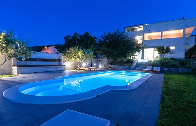 Serene Rural Villa With Pool, Sun Deck, and Children's Play Area - Foto 36