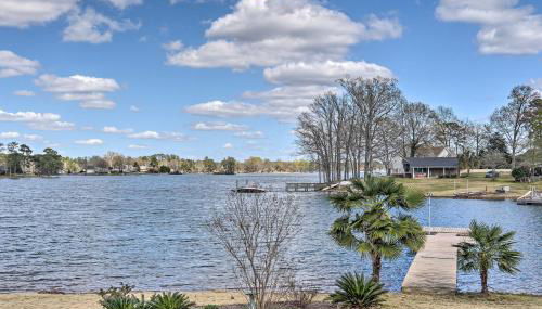 Quiet Lakefront Retreat with Boat Ramp and 2 Docks - Foto 2