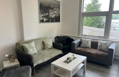 3 Bedroom Flat in Town Centre Wellingborough - Photo 1