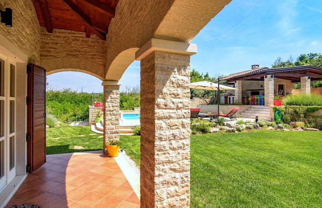 Villa in Porec With Private Pool & Garden - Foto 31