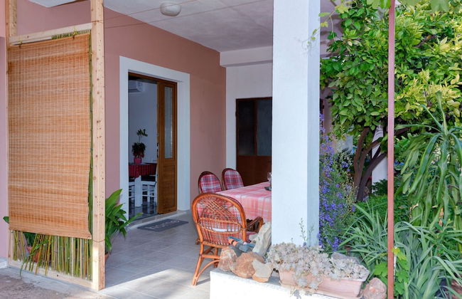 Newly Furnished apt w. Patio,parking & Fireplace - Photo 10