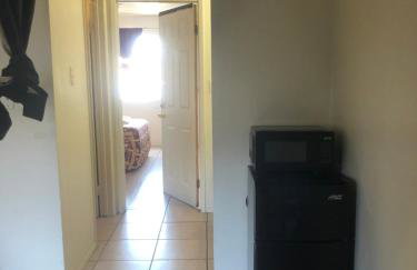 Crown Inn & Suites - Foto 11