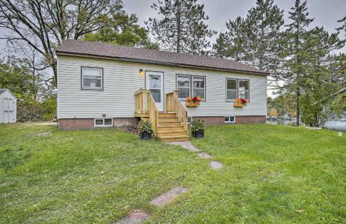 Birchwood Cottage with Red Cedar Lake Access! - Foto 22
