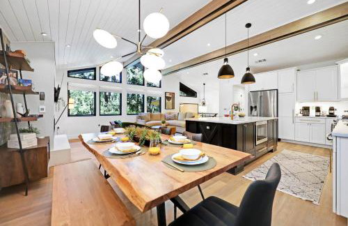 Family-Friendly Luxe Home with Sauna - mins to UO - Foto 11