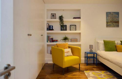 The Clapham Crib - Spacious 4BDR House with Patio - Photo 67