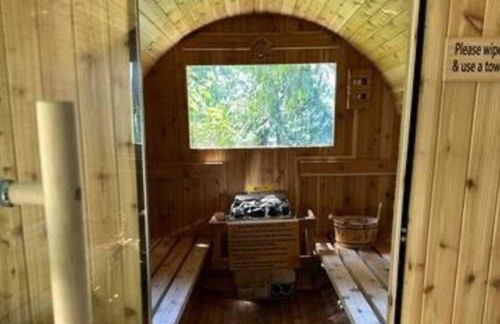 Waterfront Retreat with Fireplace, Hot Tub & Sauna - Foto 54