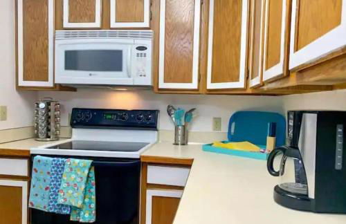 Lovely Condo Across from Downtown w Mountain View - Foto 4