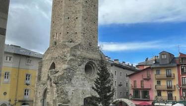 El Cadí, céntrico alojamiento en Puigcerdà, Cerdanya. - Foto 4