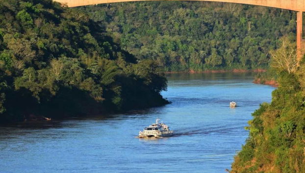 Navegando pelo rio Paraná