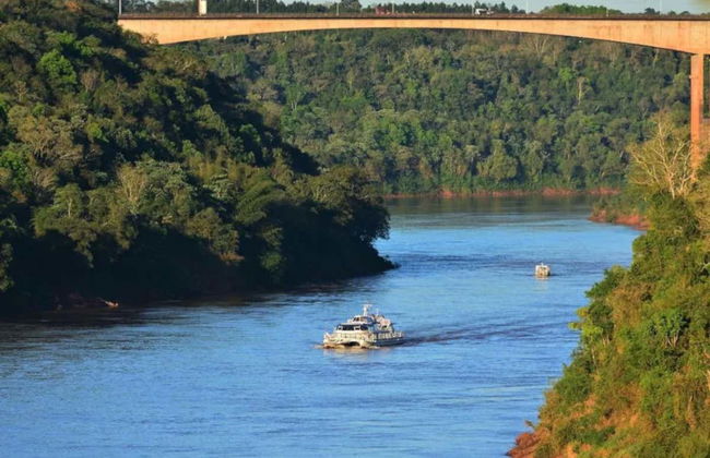 Passeio de catamarã ao entardecer - Foto 2