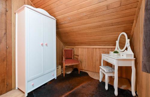 Slow leaving retreat in villa with heated pool, whirlpool, sauna, playground and barbeque in privacy near forest - Foto 35