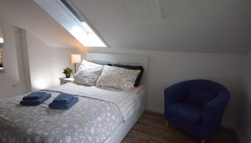 Bimax Neu renovierte, gemütl. 4 Zimmer Dachwohnung - Foto 2