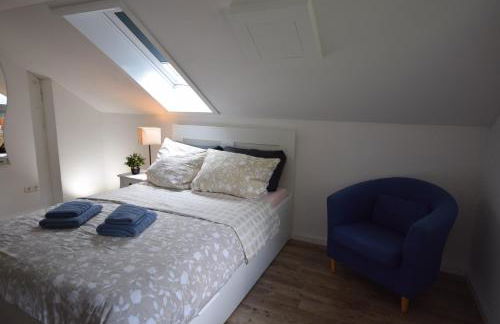 Bimax Neu renovierte, gemütl. 4 Zimmer Dachwohnung - Foto 2