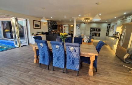 Large house with pool only 15 mins from the beach - Foto 9