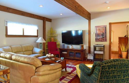 Berkshire Vacation Rentals: Peaceful Post and Beam Loft Sleeps 9 - Foto 15