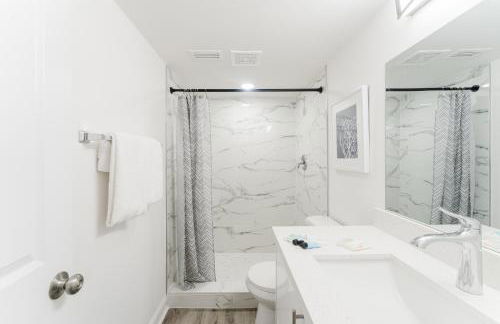 Boca Waterfront Oasis Walk to Beach with Pool, Hot Tub, Gym - Foto 12