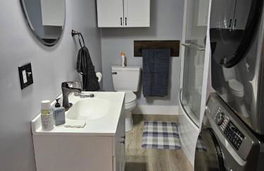 King Bed Outdoor Fireplace Seconds From Highway - Foto 12