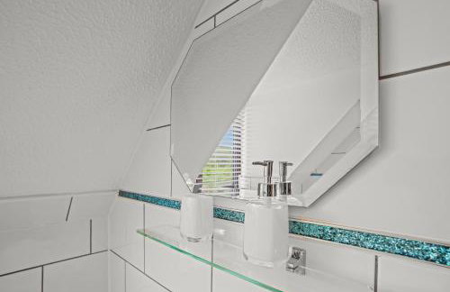 House - Sleeps 6 & Free parking - Foto 26