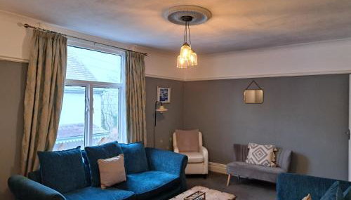 Llandudno apartment, quirky pub with tropical beer garden - Foto 3