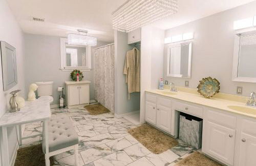 Spacious Backyard • Alfresco Dining • Pet Friendly - Foto 55