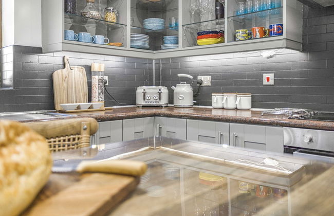 Coach House - Photo 27