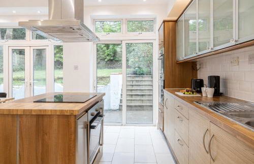 Pillo Rooms - Spacious 4 Bedroom Detached House close to Heaton Park - Foto 63