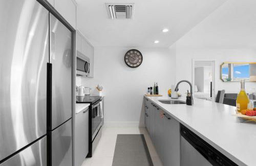 Luxury Condo with Rooftop Pool - 5-Min to Beach - Foto 12