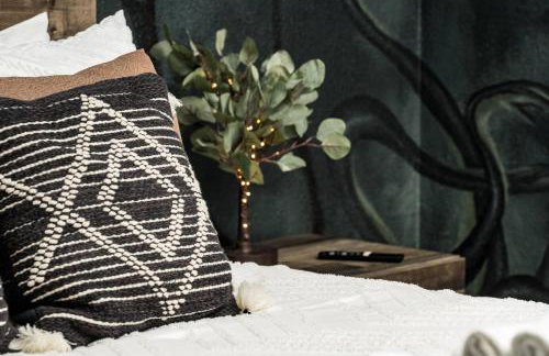 Movie Theater + Hot Tub | Game Yard | Sleeps 10! - Foto 7